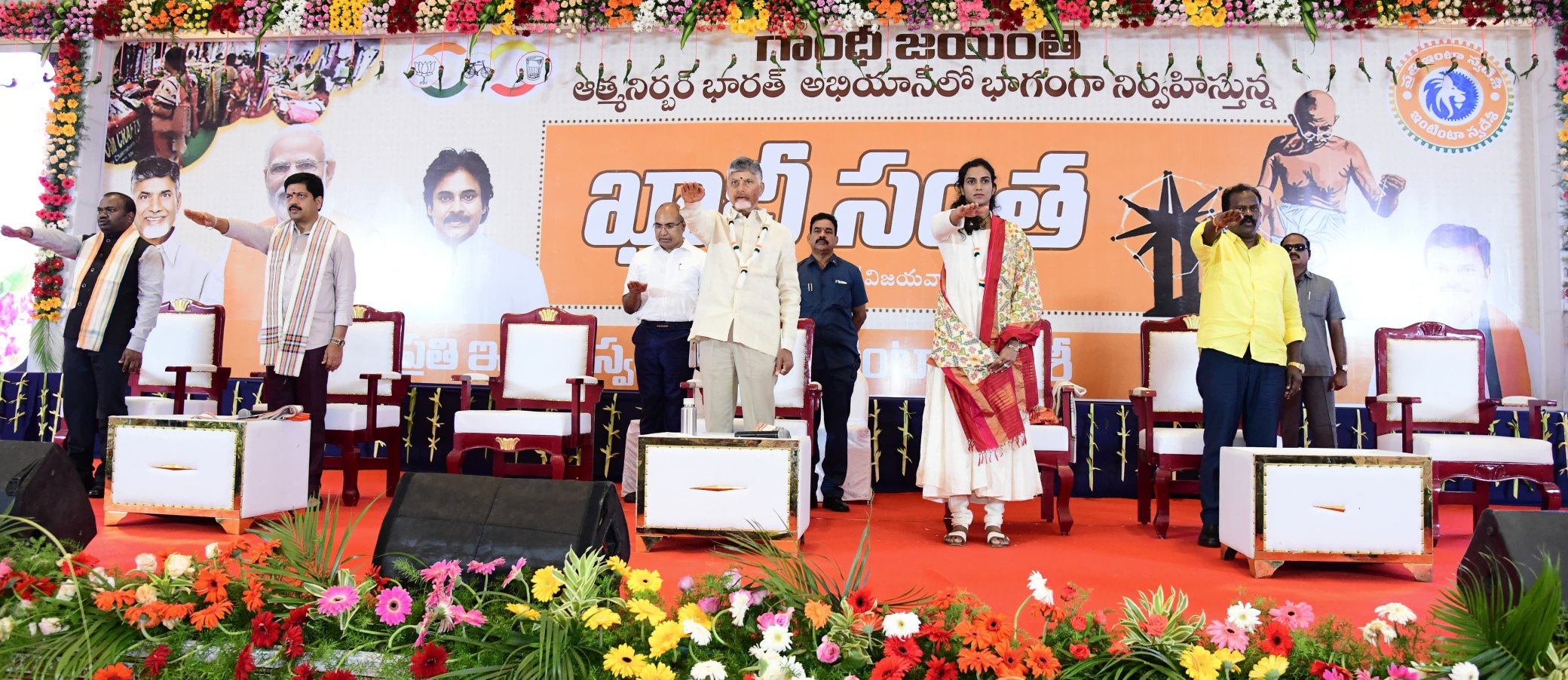 ఖాదీ సంత కార్యక్రమంలో ముఖ్యమంత్రి ఖాదీ సంత కార్యక్రమంలో ముఖ్యమంత్రి