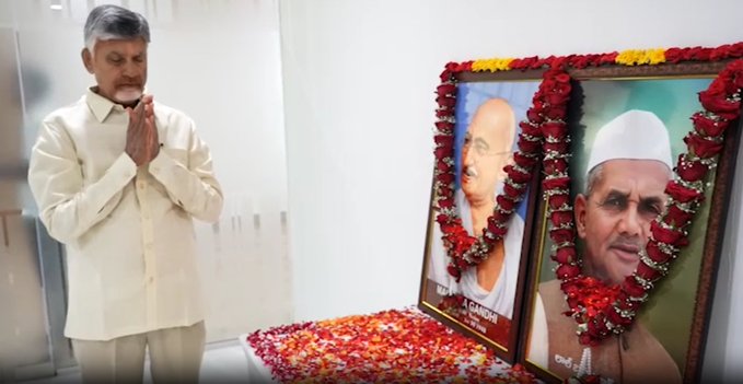 అంజలి ఘటించిన ముఖ్యమంత్రి అంజలి ఘటించిన ముఖ్యమంత్రి