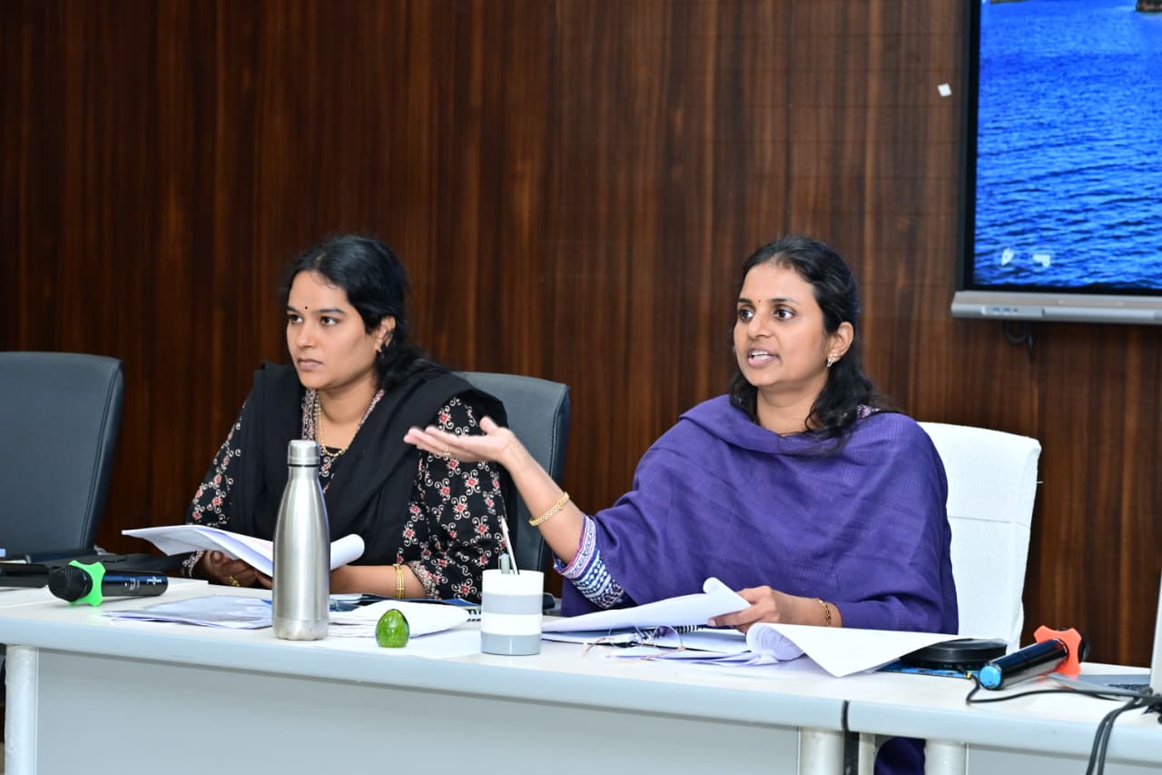 జీఎస్టీ పన్నుల తగ్గింపుతో రైతులకు ప్రయోజనం : కలెక్టర్ జీఎస్టీ పన్నుల తగ్గింపుతో రైతులకు ప్రయోజనం : కలెక్టర్