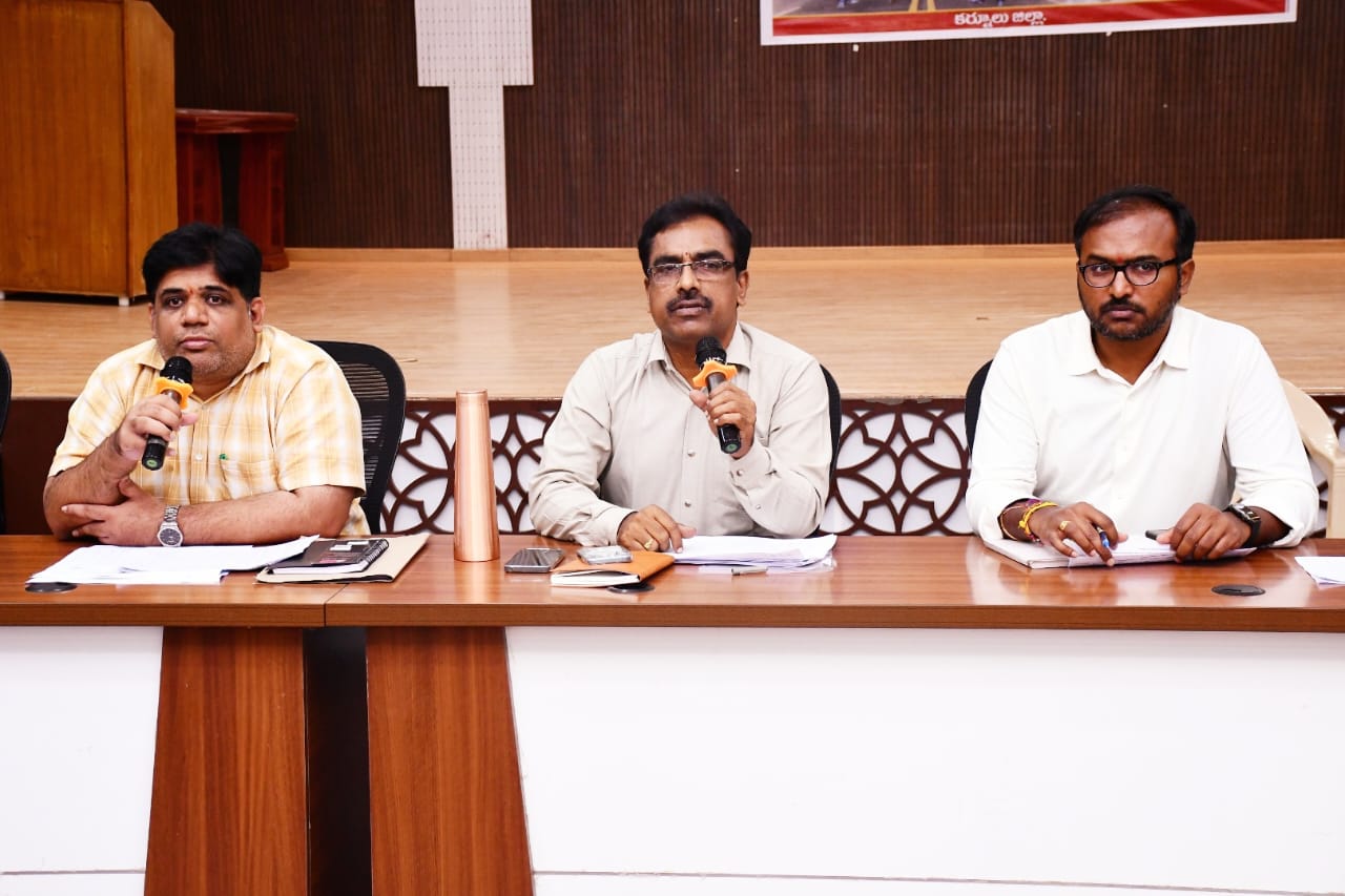 పన్ను వసూళ్లు వేగవంతం చేయాలి: కమిషనర్ పన్ను వసూళ్లు వేగవంతం చేయాలి: కమిషనర్