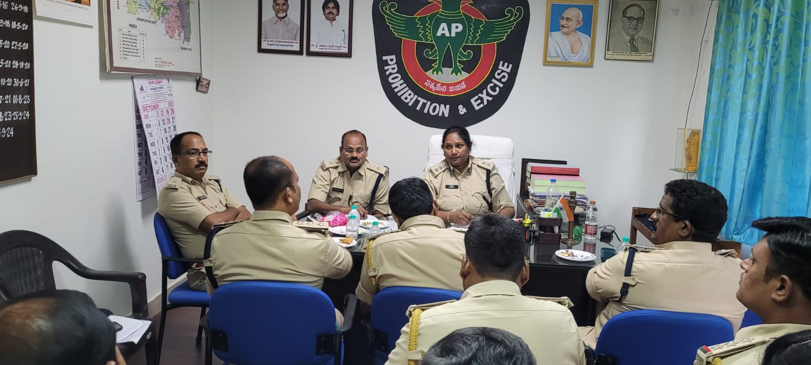 సారా స్థావారాలపై నిఘా ఉంచండి కర్నూలు జిల్లా డిప్యూటీ కమిషనర్ సారా స్థావారాలపై నిఘా ఉంచండి కర్నూలు జిల్లా డిప్యూటీ కమిషనర్