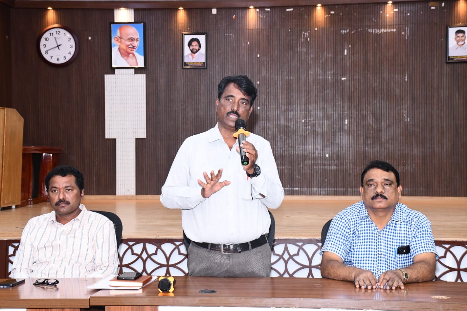 ప్రధాని బహిరంగ సభకు విజయవంతం చేయండి: మెప్మా పీడి ప్రధాని బహిరంగ సభకు విజయవంతం చేయండి: మెప్మా పీడి