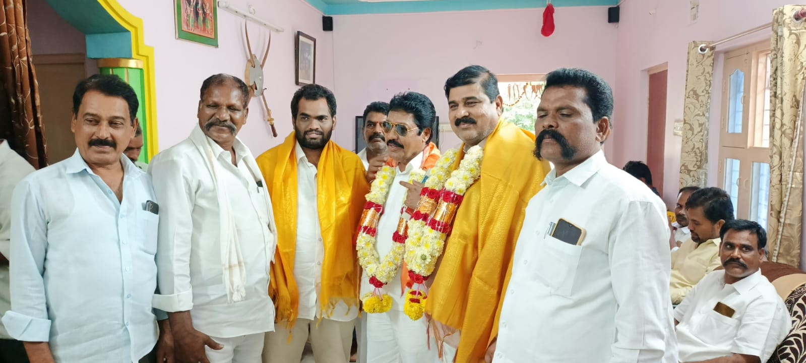 పెద్దరాసు సుబ్రమణ్యం ను కలిసిన పోతుల సురేష్ పెద్దరాసు సుబ్రమణ్యం ను కలిసిన పోతుల సురేష్