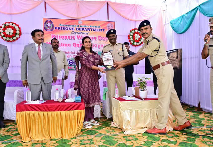 జిల్లా కారాగారంలో ఘనంగా గాంధీ జయంతి వేడుకలు జిల్లా కారాగారంలో ఘనంగా గాంధీ జయంతి వేడుకలు