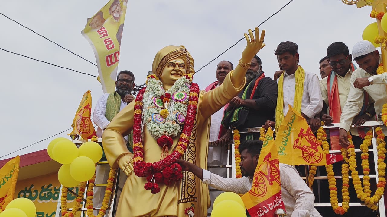 పేద ప్రజల ఆకలి ఆశలు తెలిసిన నేత ఆయన : ఎమ్మెల్యే శ్యామ్ కుమార్ పేద ప్రజల ఆకలి ఆశలు తెలిసిన నేత ఆయన : ఎమ్మెల్యే శ్యామ్ కుమార్