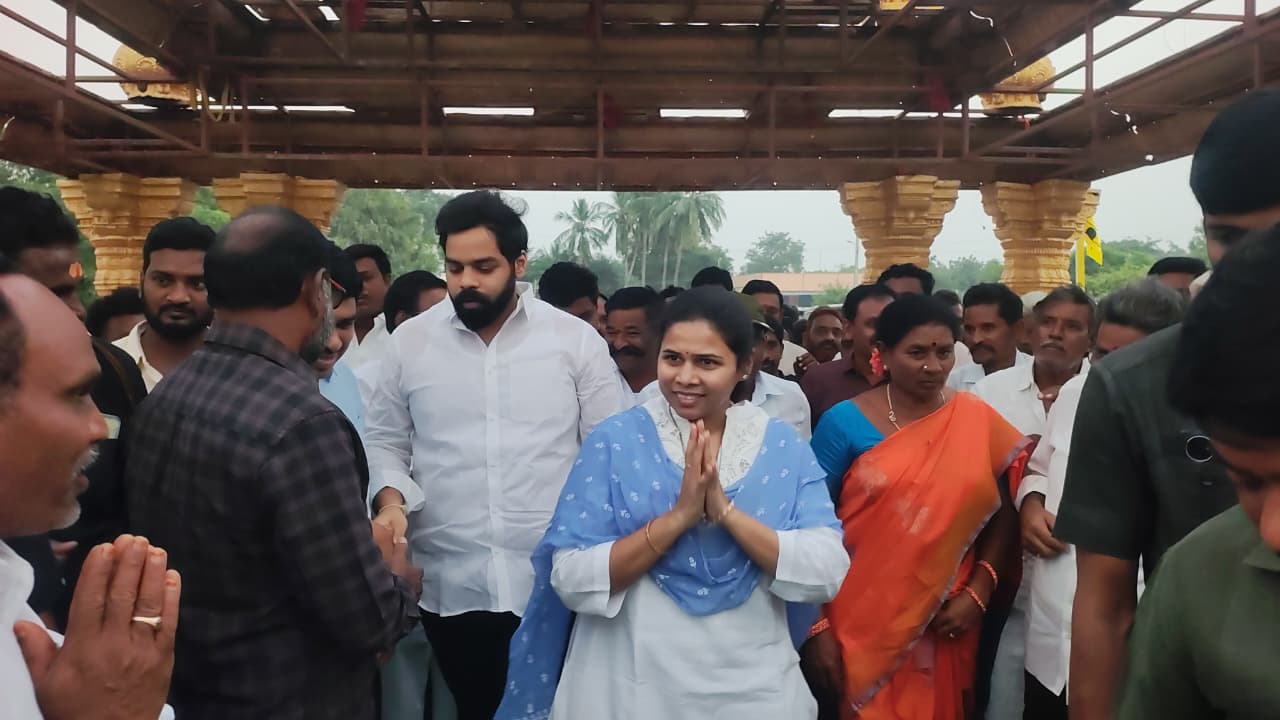 5000 మందికి ఉద్యోగ అవకాశాలు కల్పిస్తాం :మాజీ మంత్రి భూమా అఖిలప్రియ