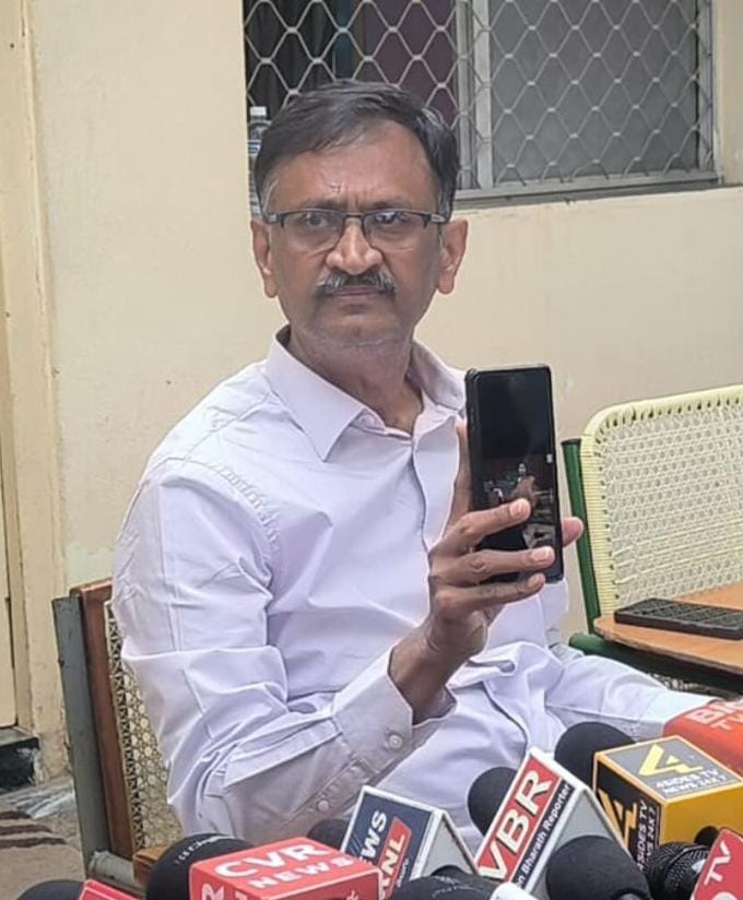 భూమా అఖిల ప్రియాకు సవాల్ :విజయ డైరీ చైర్మన్