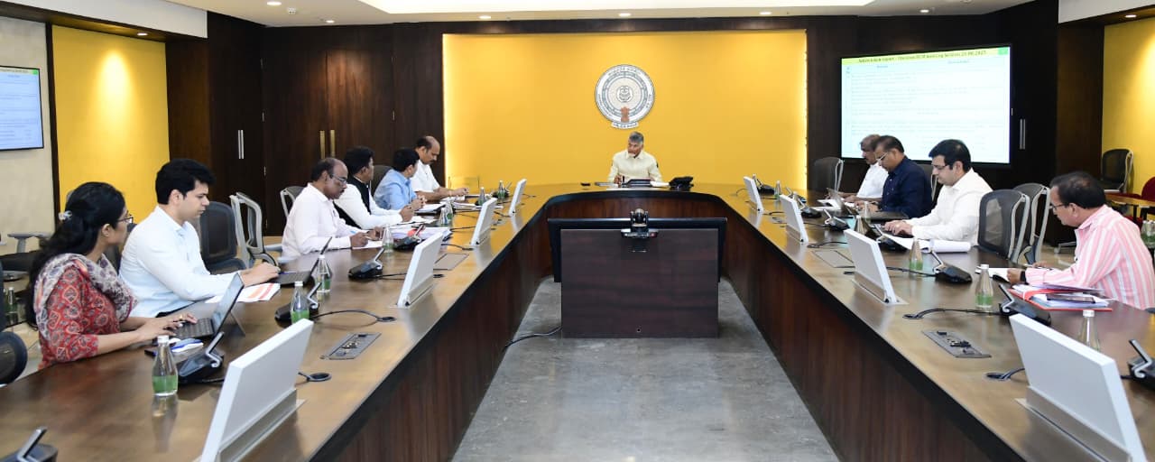 17 లక్షలకు పైగా ఇళ్ల నిర్మాణం చేయాలి : ముఖ్యమంత్రి చంద్రబాబు