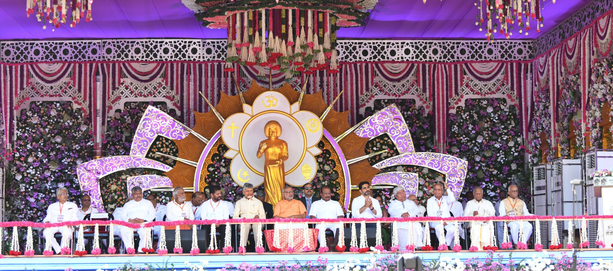 శ్రీ సత్యసాయి బాబా శతజయంతి ఉత్సవాలలో పాల్గొన్న ముఖ్యమంత్రులు