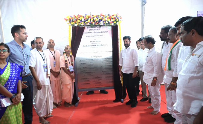 అభివృద్ది పనులకు శంకుస్థాపన చేసిన ముఖ్యమంత్రి