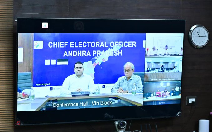 కలెక్టర్లతో సమావేశం నిర్వహించిన ప్రధాన ఎన్నికల అధికారి