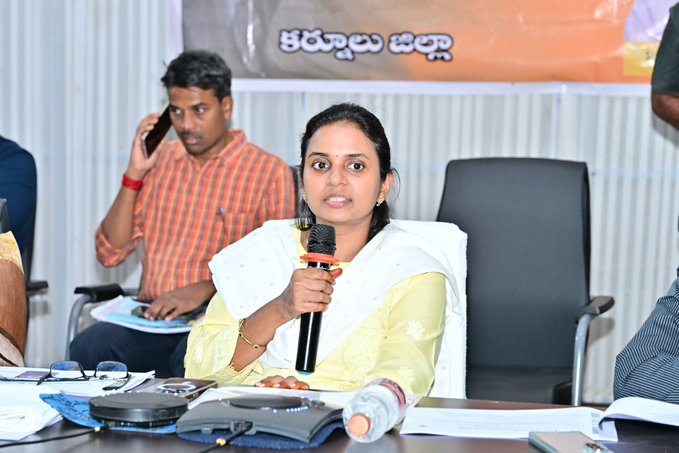 బూత్ లెవల్ ఆఫీసర్లకు కీలక సూచనలు చేసిన కలెక్టర్