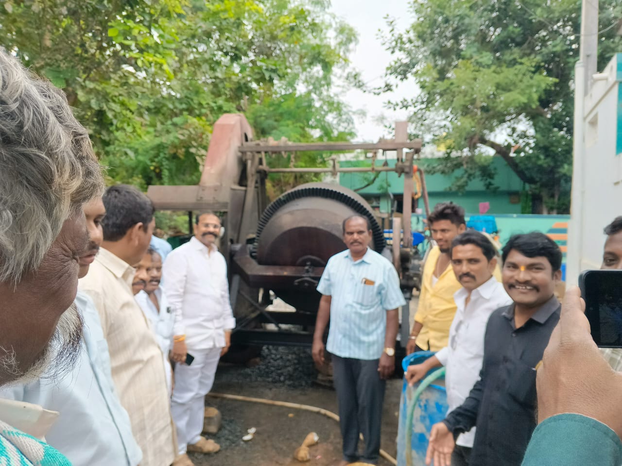 పది లక్షల రూపాయలతో సీసీ రోడ్ల నిర్మాణం: LE జ్ఞానేశ్వర్ గౌడ్