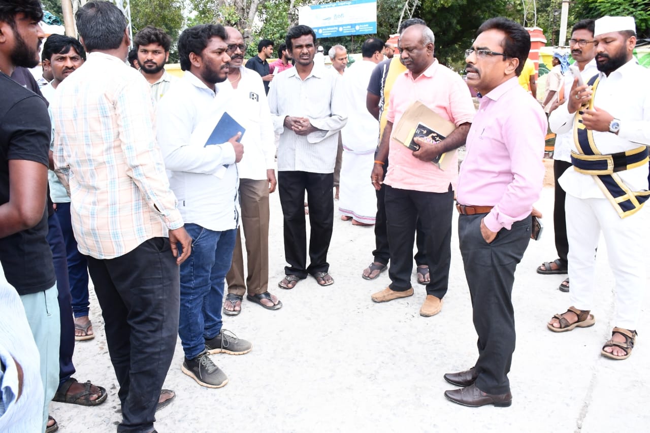 కార్తీక దీపోత్సవానికి పకడ్బందీ ఏర్పాట్లు: కమిషనర్ విశ్వనాథ్ కార్తీక దీపోత్సవానికి పకడ్బందీ ఏర్పాట్లు: కమిషనర్ విశ్వనాథ్