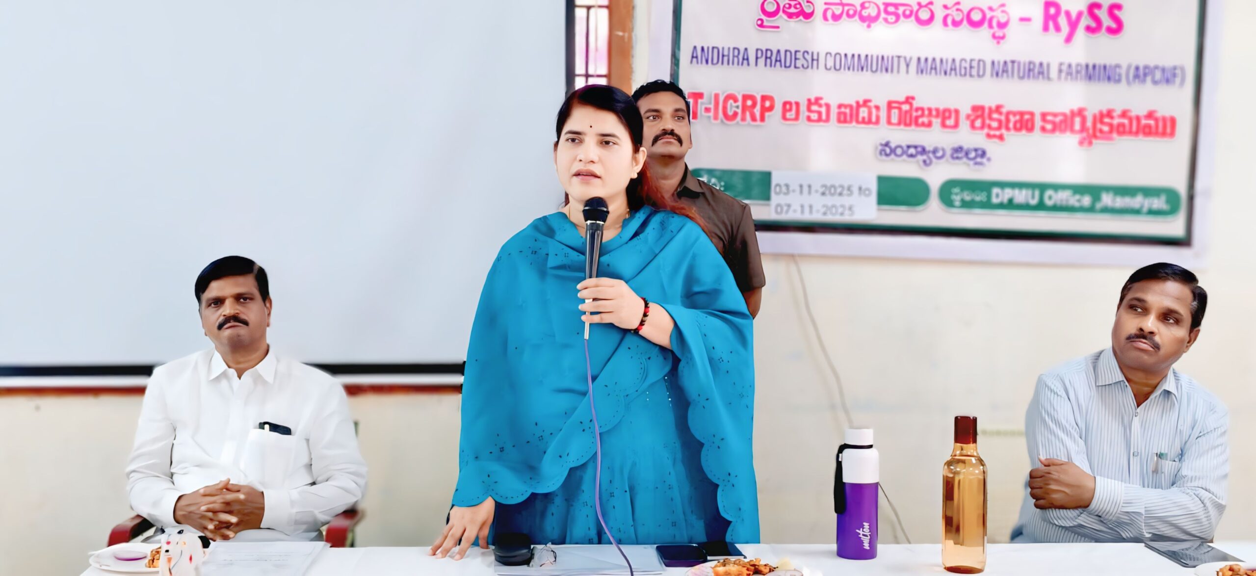 రైతులు తమ పంటకు తామే ధర నిర్ణయించే స్థాయికి ఎదగాలి: కలెక్టర్ రైతులు తమ పంటకు తామే ధర నిర్ణయించే స్థాయికి ఎదగాలి: కలెక్టర్