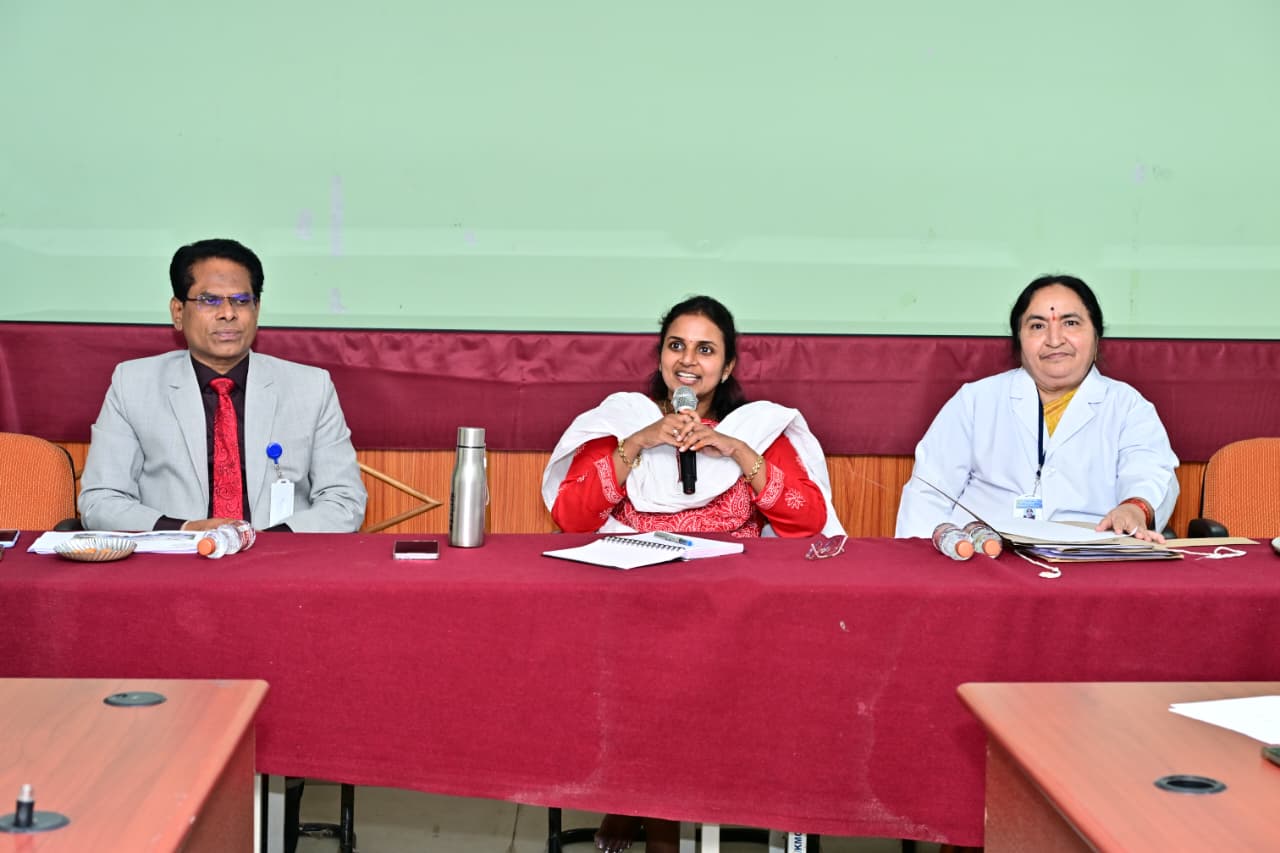 సమస్యలు పరిస్కరిస్తాం: కలెక్టర్ సమస్యలు పరిస్కరిస్తాం: కలెక్టర్