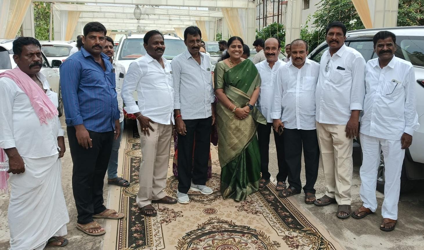 మాజీ ఎమ్మెల్యే కు జన్మదిన శుభాకాంక్షలు తెలియజేసిన వైసిపి నాయకులు మాజీ ఎమ్మెల్యే కు జన్మదిన శుభాకాంక్షలు తెలియజేసిన వైసిపి నాయకులు