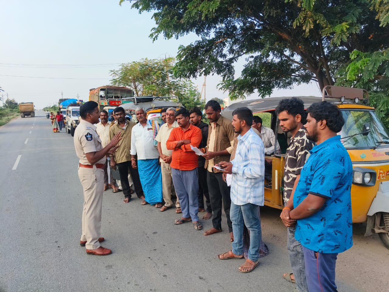 రోడ్డు భద్రత ప్రమాణాలపై అవగాహన రోడ్డు భద్రత ప్రమాణాలపై అవగాహన