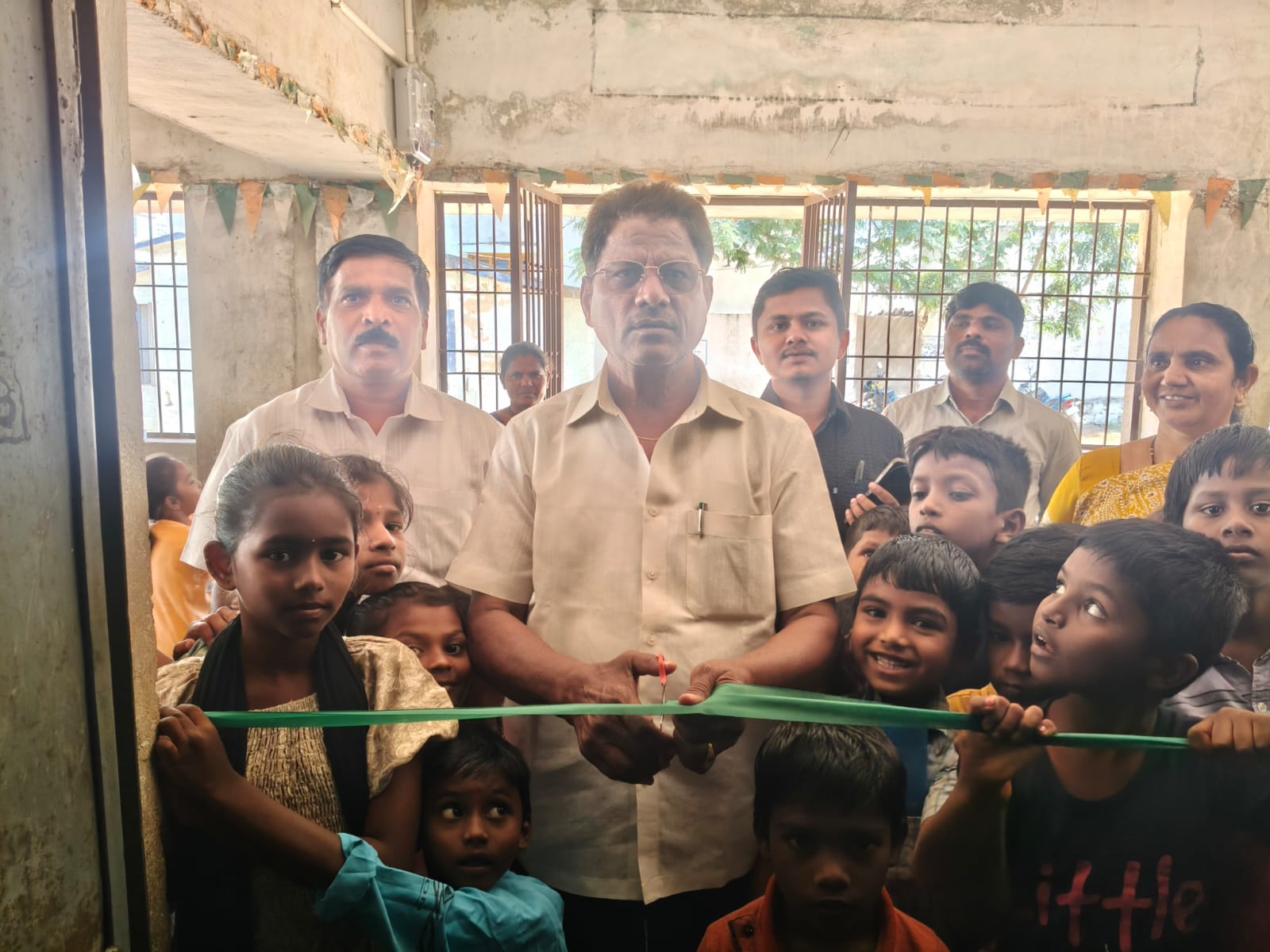 రాతనలో సీజనల్ హాస్టల్ ప్రారంభించిన ఎంఈవో రాతనలో సీజనల్ హాస్టల్ ప్రారంభించిన ఎంఈవో