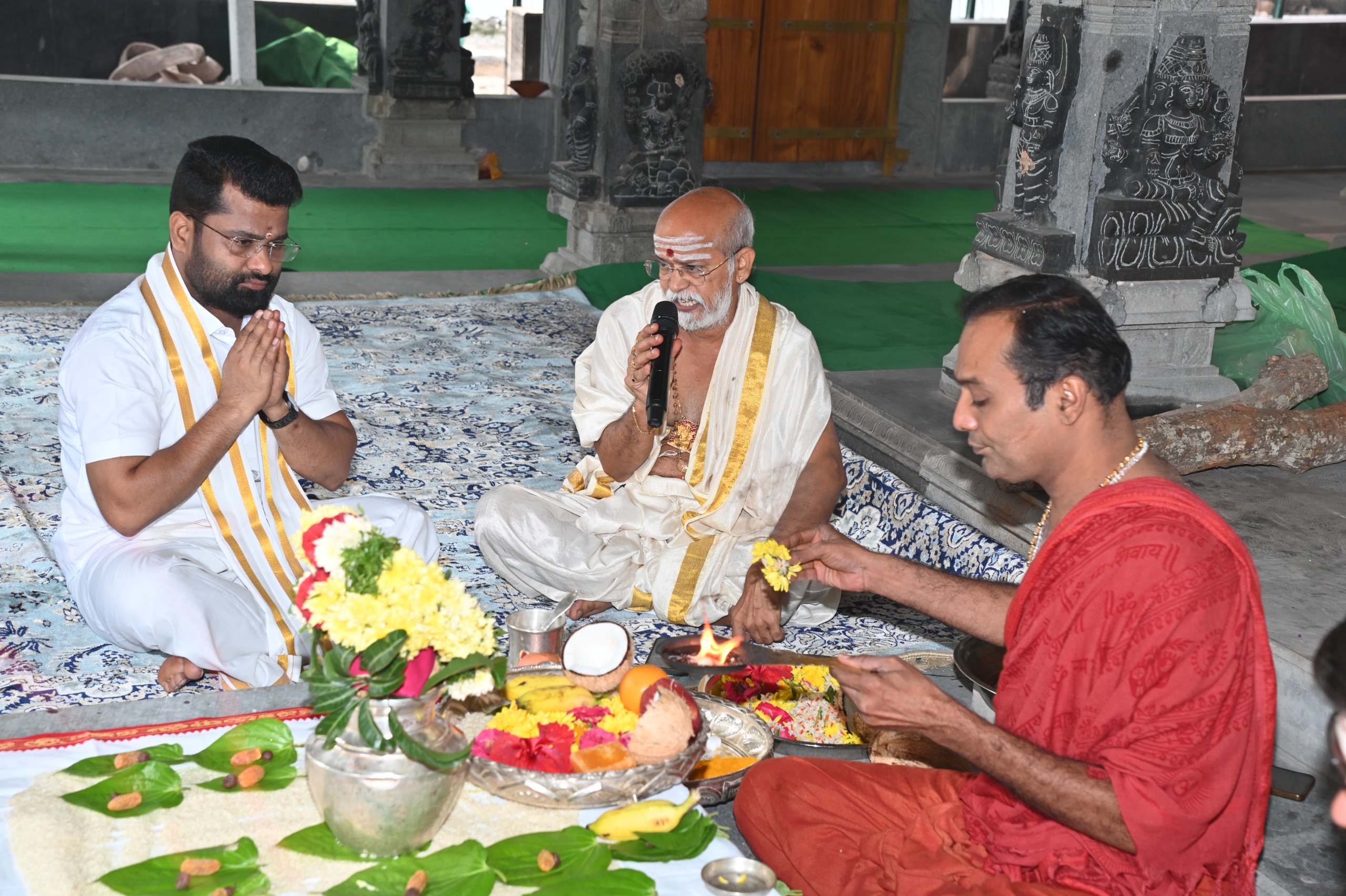 ఇంద్రకీలాద్రిపై ప్రత్యేక పూజలు నిర్వహించిన ఈవో