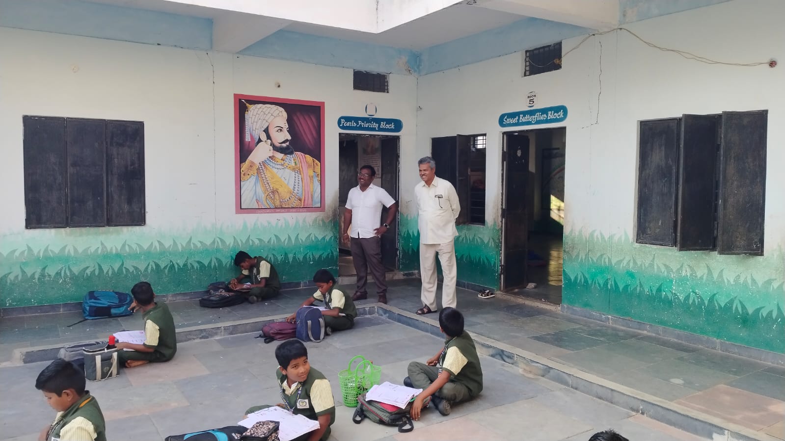 పరీక్ష కేంద్రాలను పరిశీలించిన అధికారులు