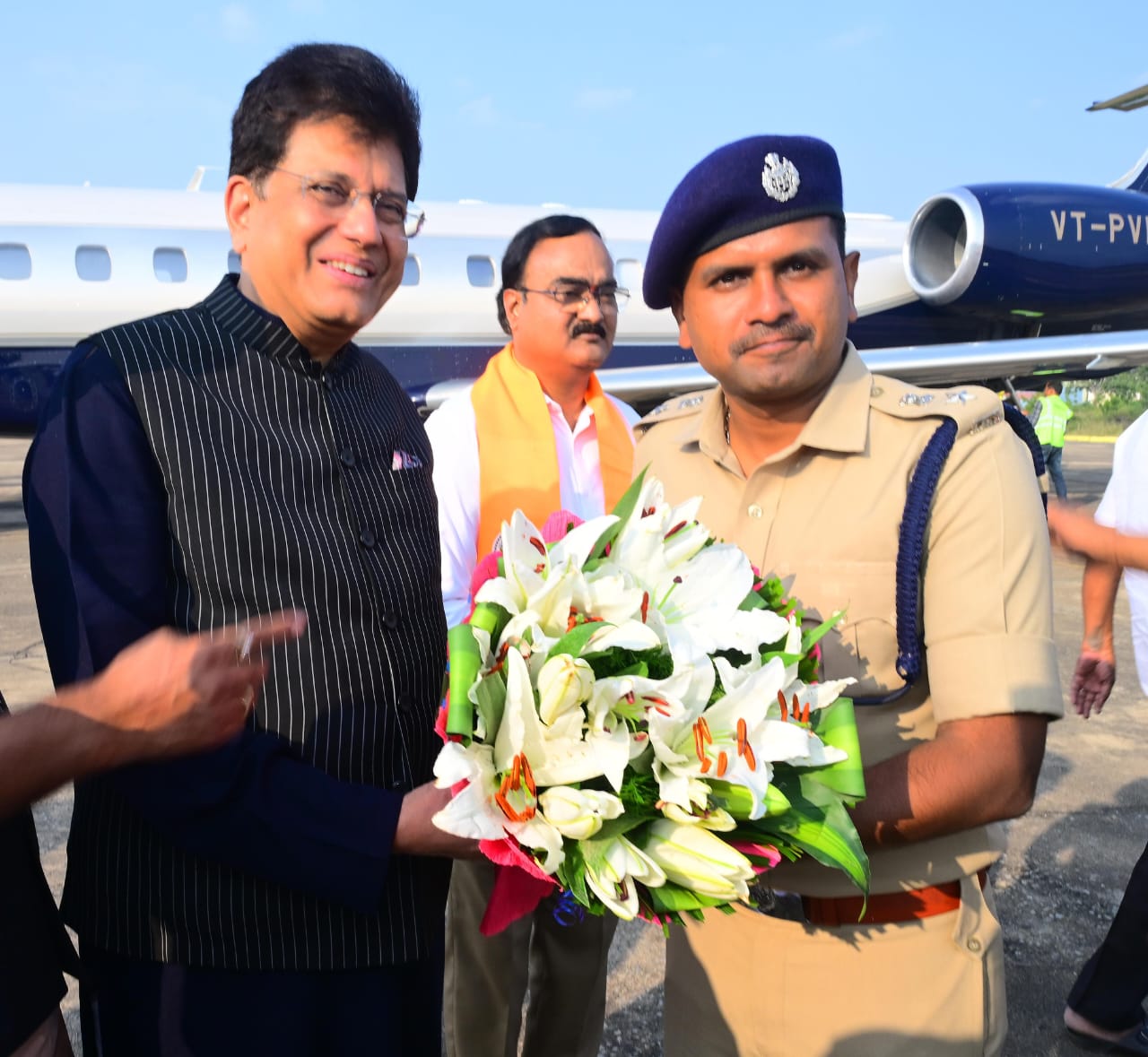 కేంద్ర మంత్రి పీయూష్ గోయల్ ని కలిసిన జిల్లా ఎస్పీ కేంద్ర మంత్రి పీయూష్ గోయల్ ని కలిసిన జిల్లా ఎస్పీ