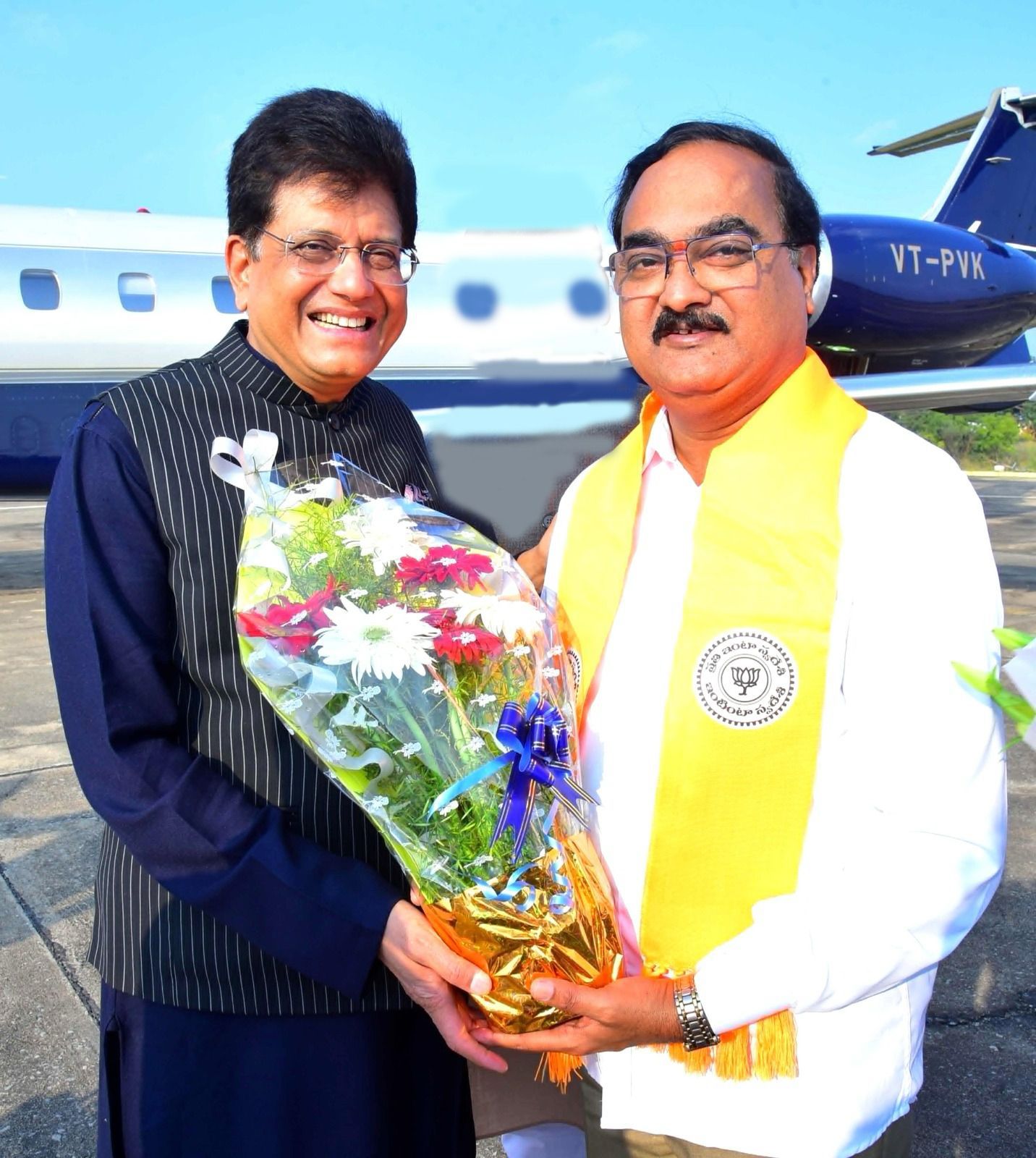 కేంద్ర మంత్రి పీయూష్ గోయల్ కి స్వాగతం పలికిన జిఎం శేఖర్ కేంద్ర మంత్రి పీయూష్ గోయల్ కి స్వాగతం పలికిన జిఎం శేఖర్