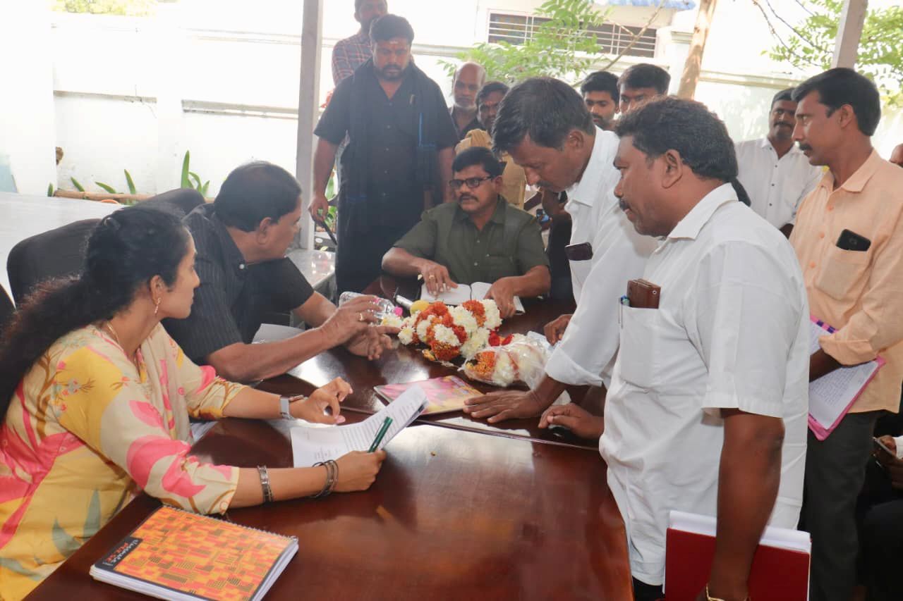 ప్రజా ఫిర్యాదులను పరిష్కరించాలి: ఎమ్మెల్యే సింధూర రెడ్డి