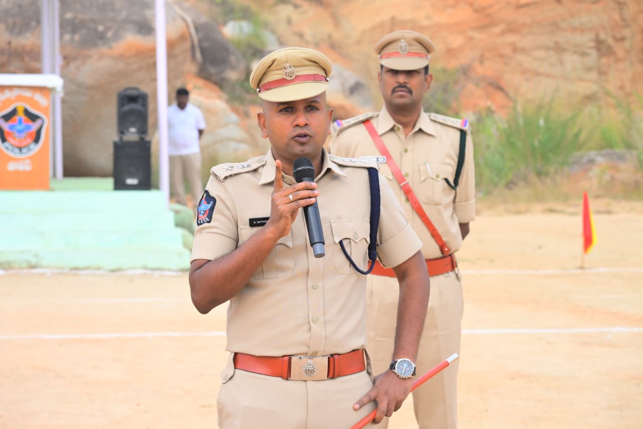 క్రమశిక్షణ తప్పనిసరి: జిల్లా ఎస్పీ ఎస్ సతీష్ కుమార్ 