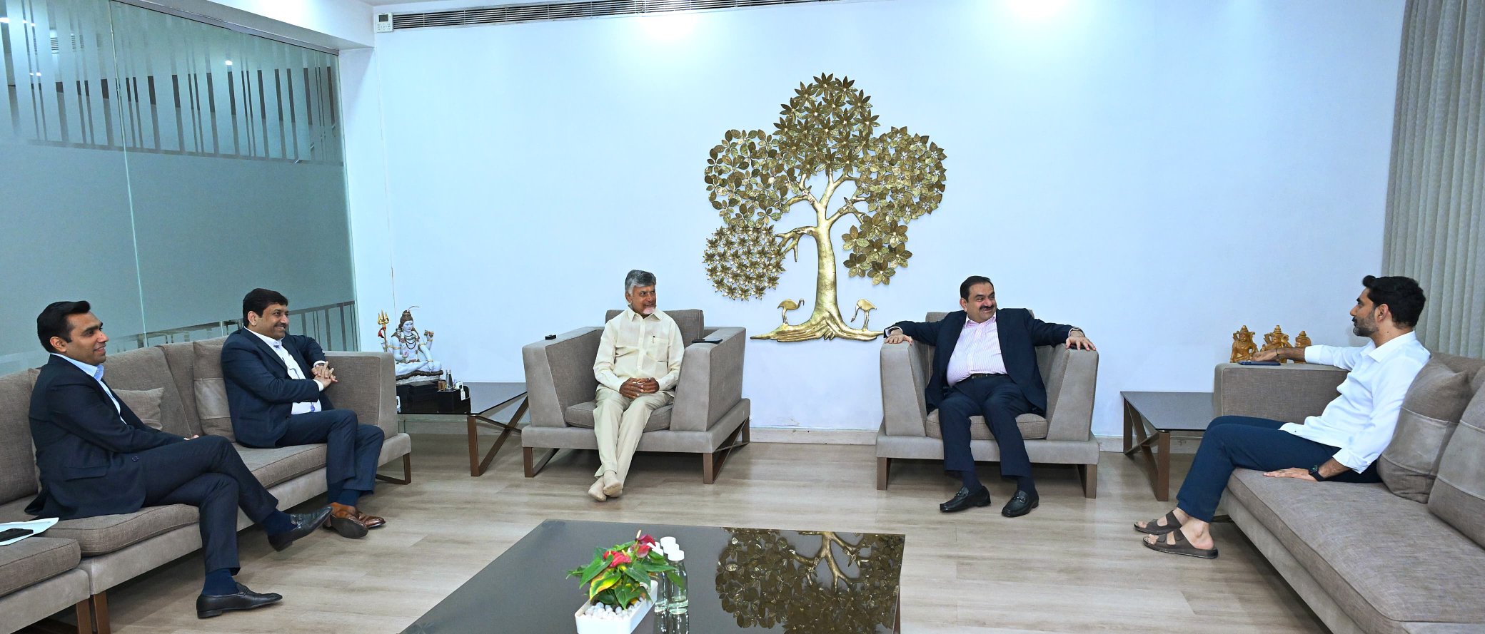 గౌతమ్ అదానితో భేటీ అయిన ముఖ్యమంత్రి చంద్రబాబు