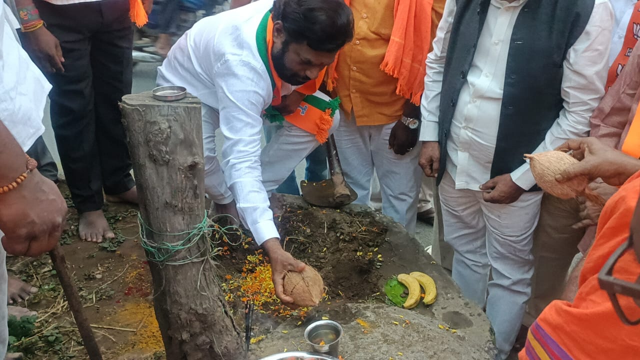 కాంస్య విగ్రహాన్ని ఏర్పాటు చేస్తాం : బీజేపీ