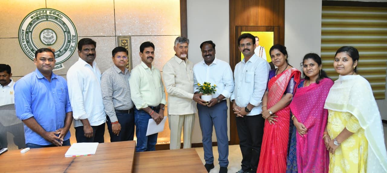 అభినందించిన సీఎం