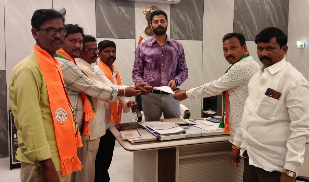 తుగ్గలి రైల్వే స్టేషన్ లో ఆ ట్రైన్ ను ఆపండి సార్..!