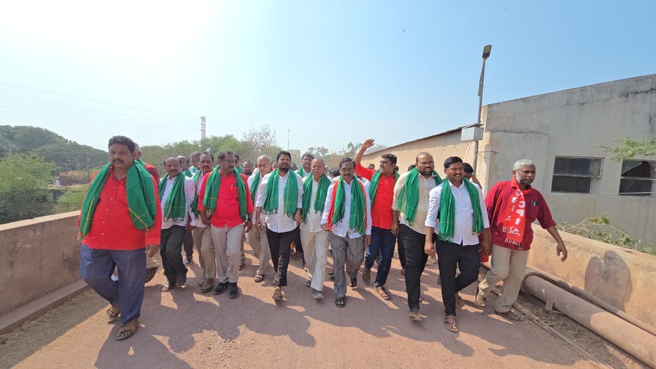 ముఖ్యమంత్రి చంద్రబాబు రాజీనామా చేయాలి : సిపిఐ