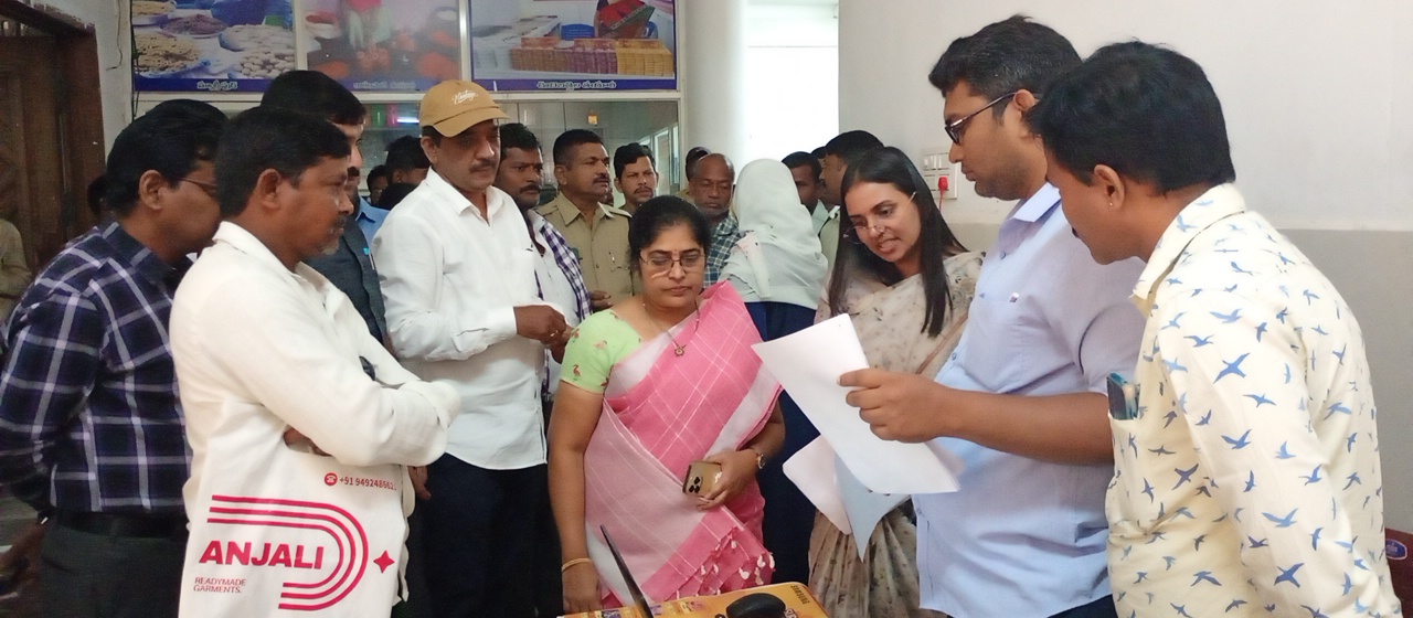 రెవెన్యూ క్లినిక్ లను తనిఖీ చేసిన జిల్లా కలెక్టర్ డాక్టర్ ఏ సిరి