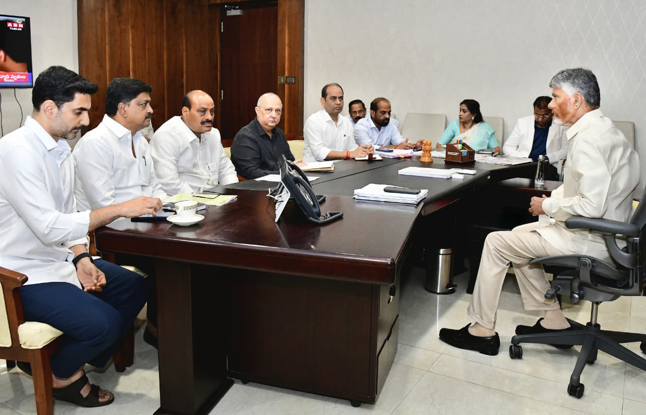 10 లక్షల పరిహారం చెల్లించండి సీఎం 10 లక్షల పరిహారం చెల్లించండి సీఎం