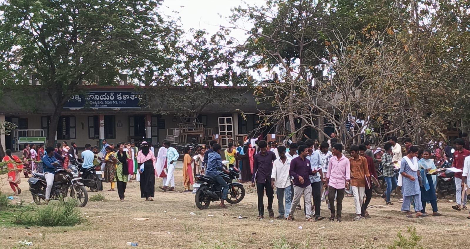 ఇంటర్ పరీక్షలకు 7 మంది గైర్హాజరు