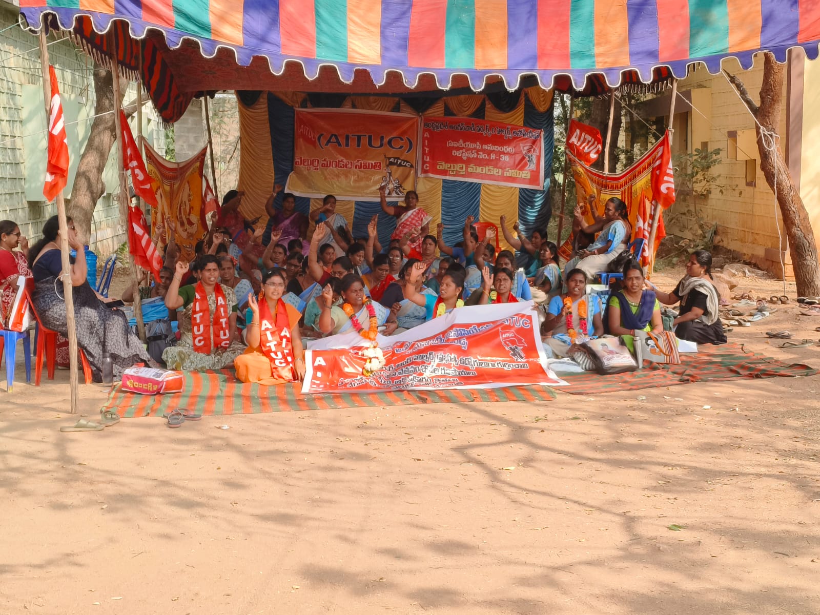 వెల్దుర్తి ప్రాజెక్టు కొనసాగుతున్న రిలే నిరాహార దీక్షలు