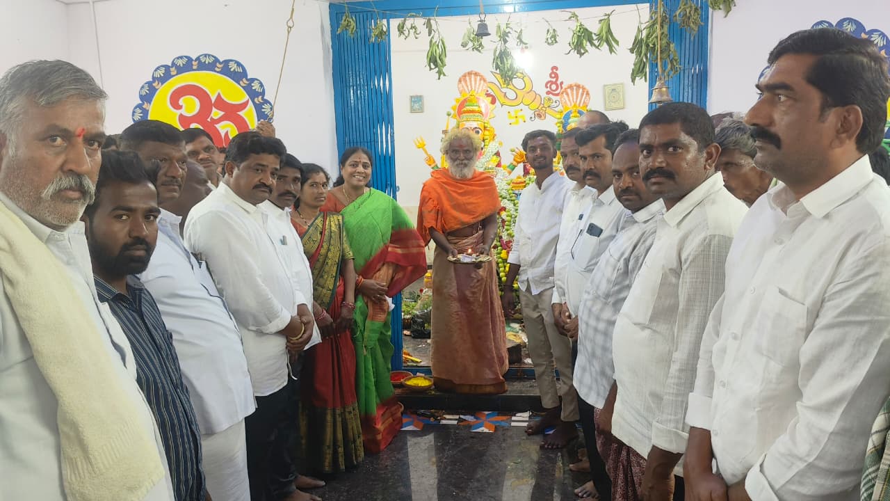 మారెమ్మ సుంకులమ్మ దేవర ఉత్సవాల్లో పాల్గొన్న మాజీ ఎమ్మెల్యే కంగాటి శ్రీదేవమ్మ