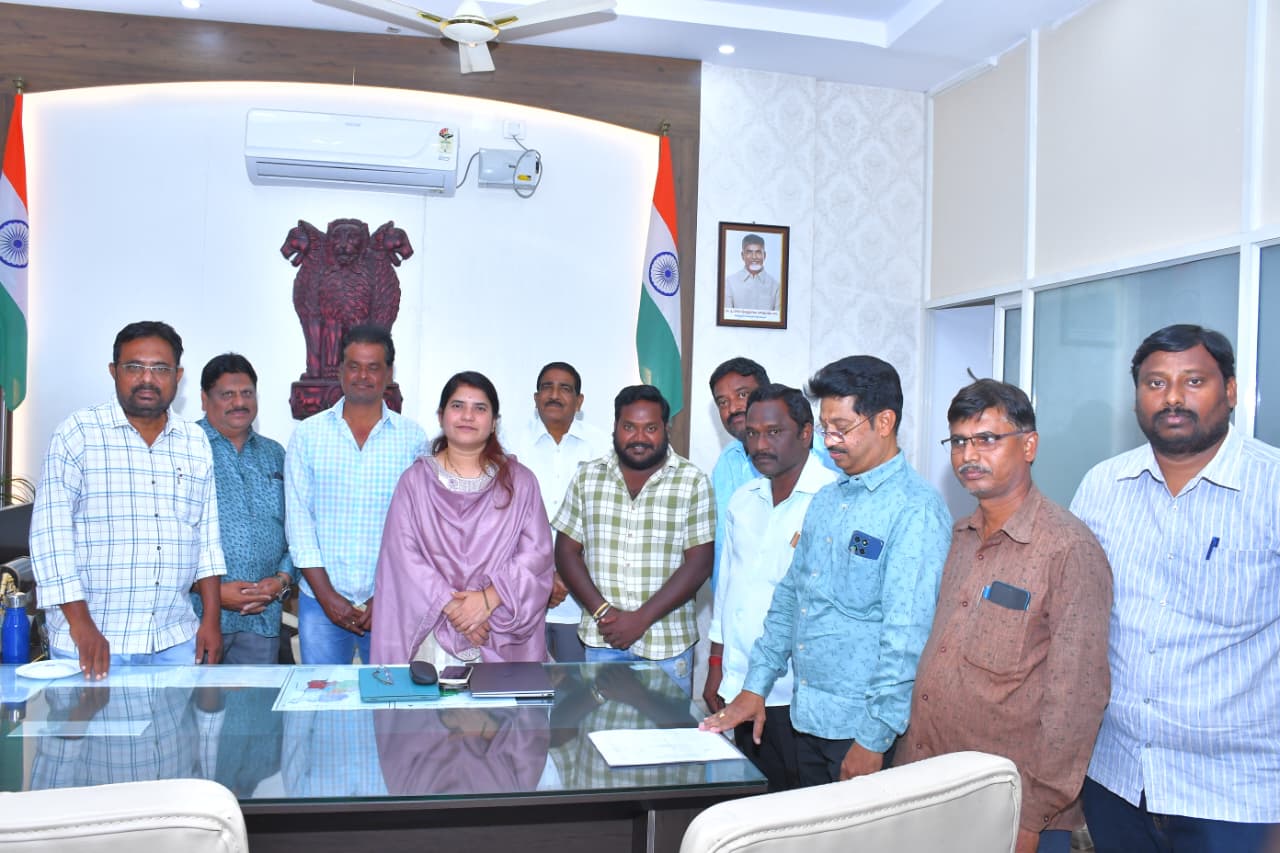 2026-27 సంవత్సరానికి జర్నలిస్టులకు అక్రిడిటేషన్ కార్డుల పంపిణీ