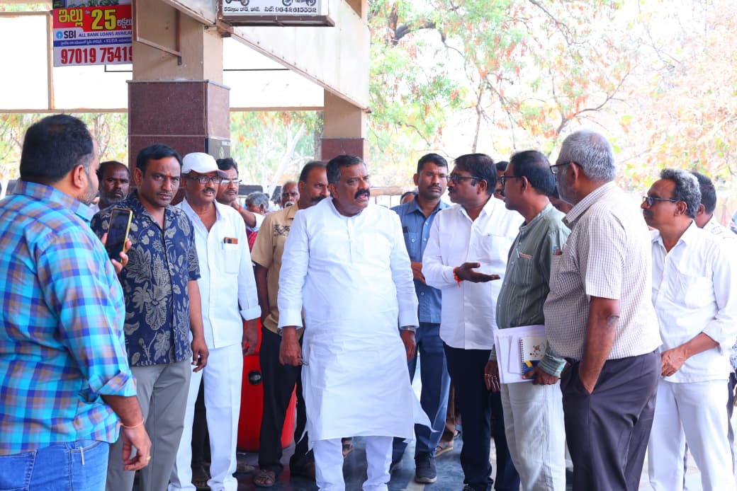 కొత్త బస్టాండ్ ను ఆకస్మికంగా తనిఖీ చేసిన ఎమ్మెల్యే కోట్ల