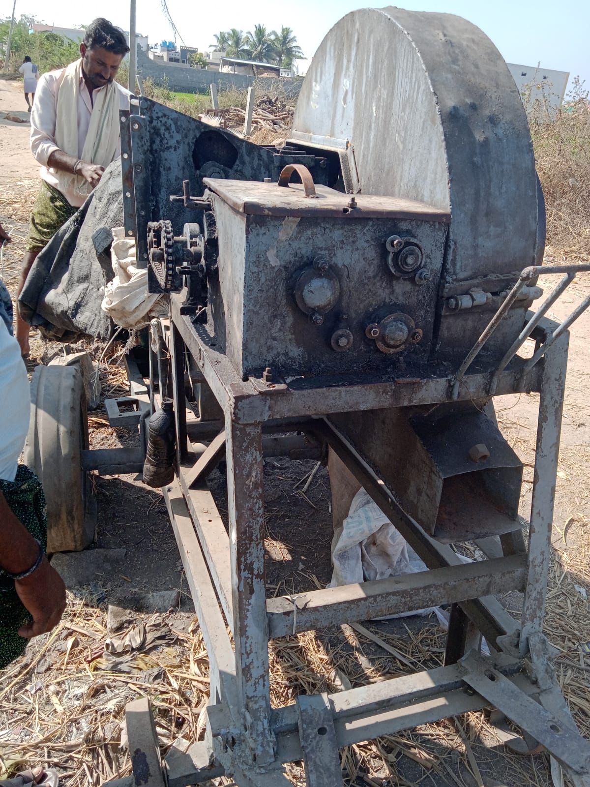 ప్రమాదవ శాత్తు యువకుడుకి త్రీవ గాయాలు ప్రమాదవ శాత్తు యువకుడుకి త్రీవ గాయాలు