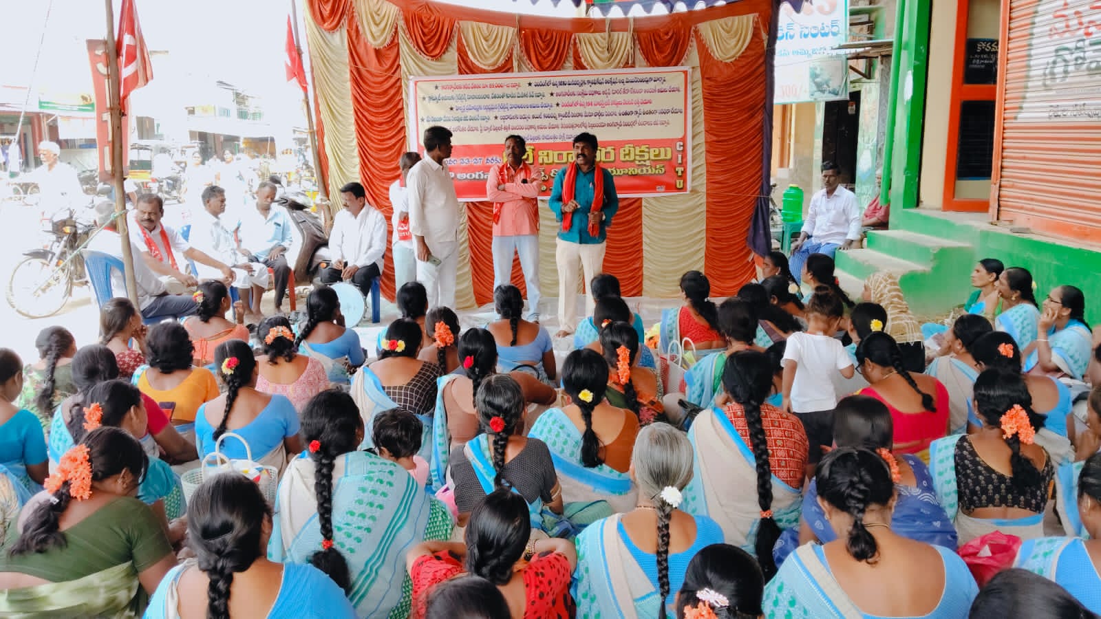 అంగన్వాడీలకు కనీస వేతనం 26వేలు ఇవ్వాలి