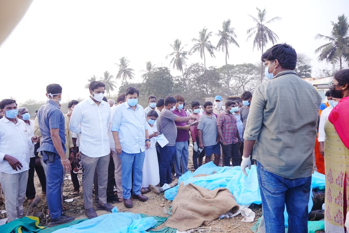 ప్రమాద ఘటన స్థలాన్ని పరిశీలించిన మంత్రి