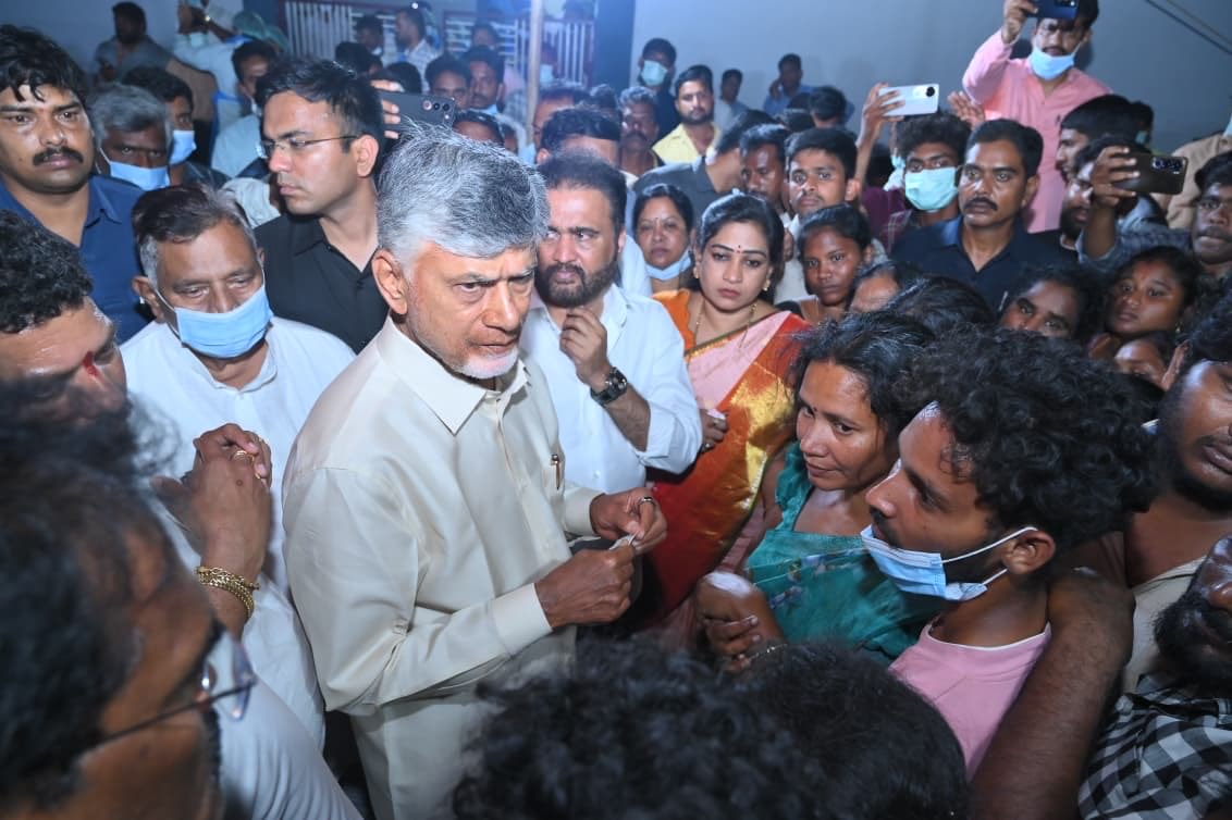 మృతుల కుటుంబాలను పరామర్శించిన సీఎం