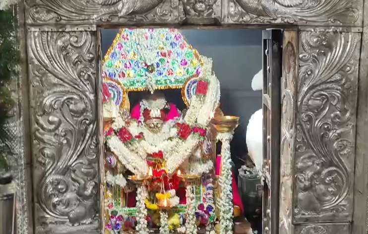 ఘనంగా రథోత్సవ వేడుకలు తరలి వచ్చిన భక్తులు ఘనంగా రథోత్సవ వేడుకలు తరలి వచ్చిన భక్తులు