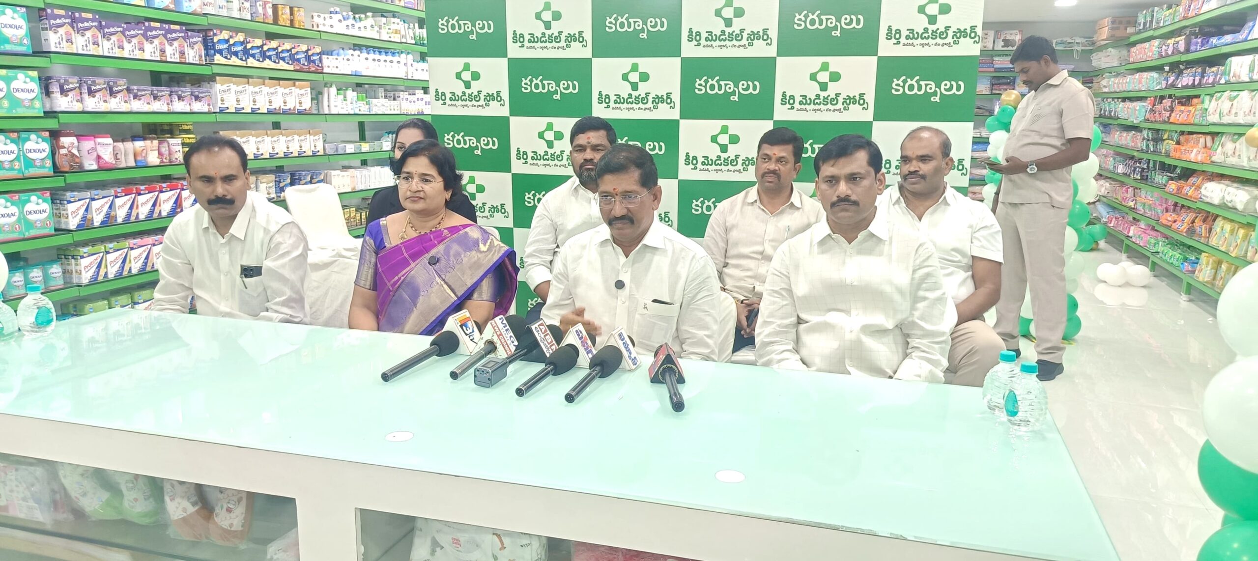 కీర్తి మెడికల్ స్టోర్ ను ప్రారంభించిన ఎంపీ నాగరాజు