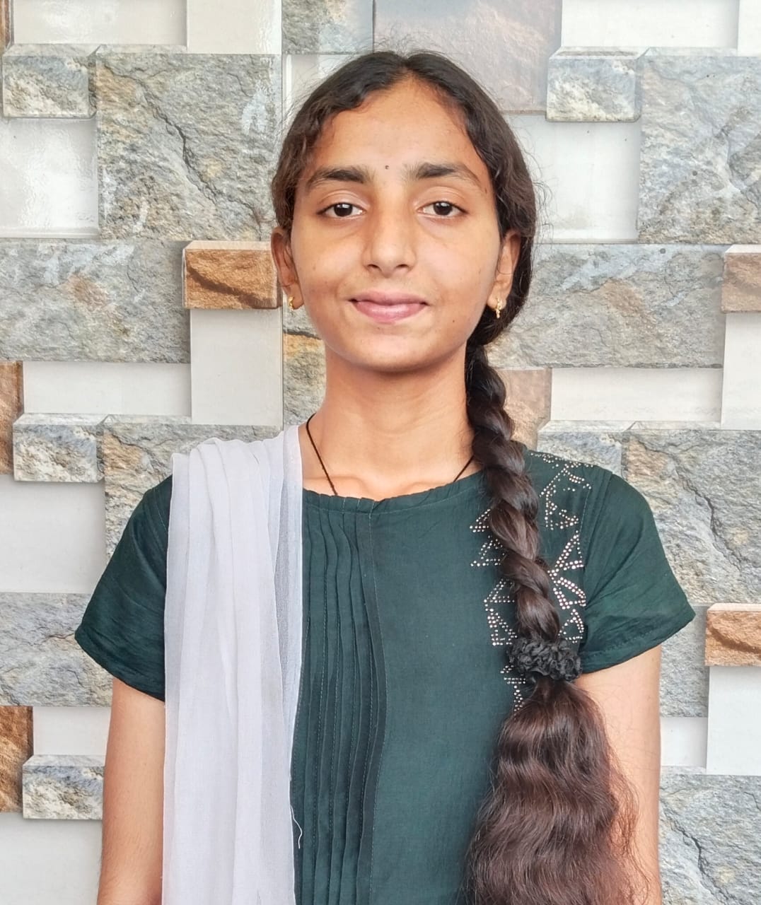 నంద్యాల జిల్లా టాపరుగా ఏపీ మోడల్ స్కూల్ విద్యార్థిని మధులోహిత నంద్యాల జిల్లా టాపరుగా ఏపీ మోడల్ స్కూల్ విద్యార్థిని మధులోహిత