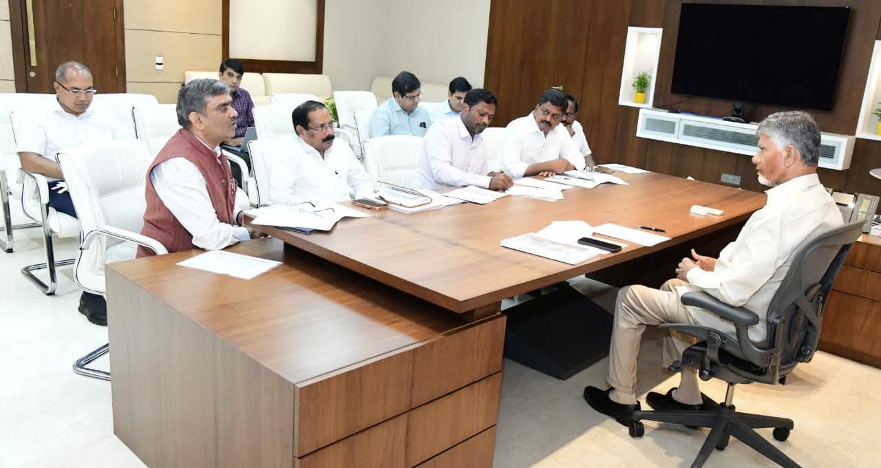 ఆర్ధిక శాఖపై సమీక్ష నిర్వహించిన ముఖ్యమంత్రి చంద్రబాబు