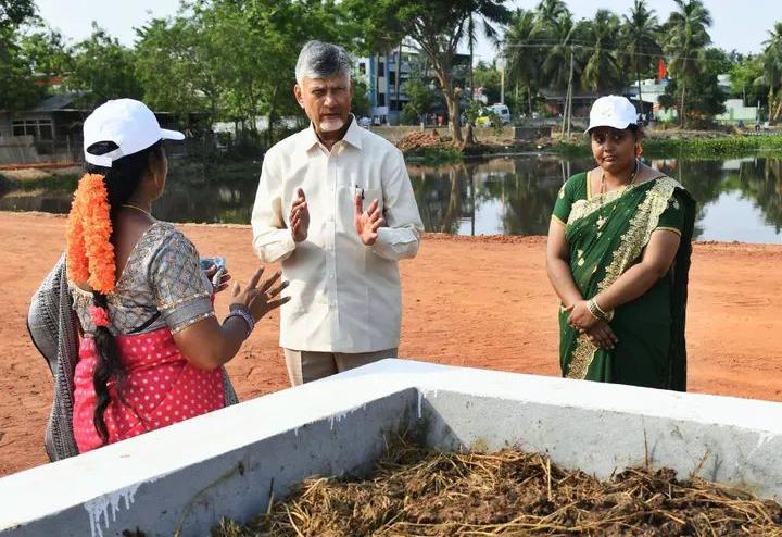 పునరుద్ధరణ వాకింగ్ ట్రాక్ ప్రణాళికపై అధికారులతో సమీక్ష